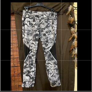 Avia size S/CH (4-6) gray camo leggings